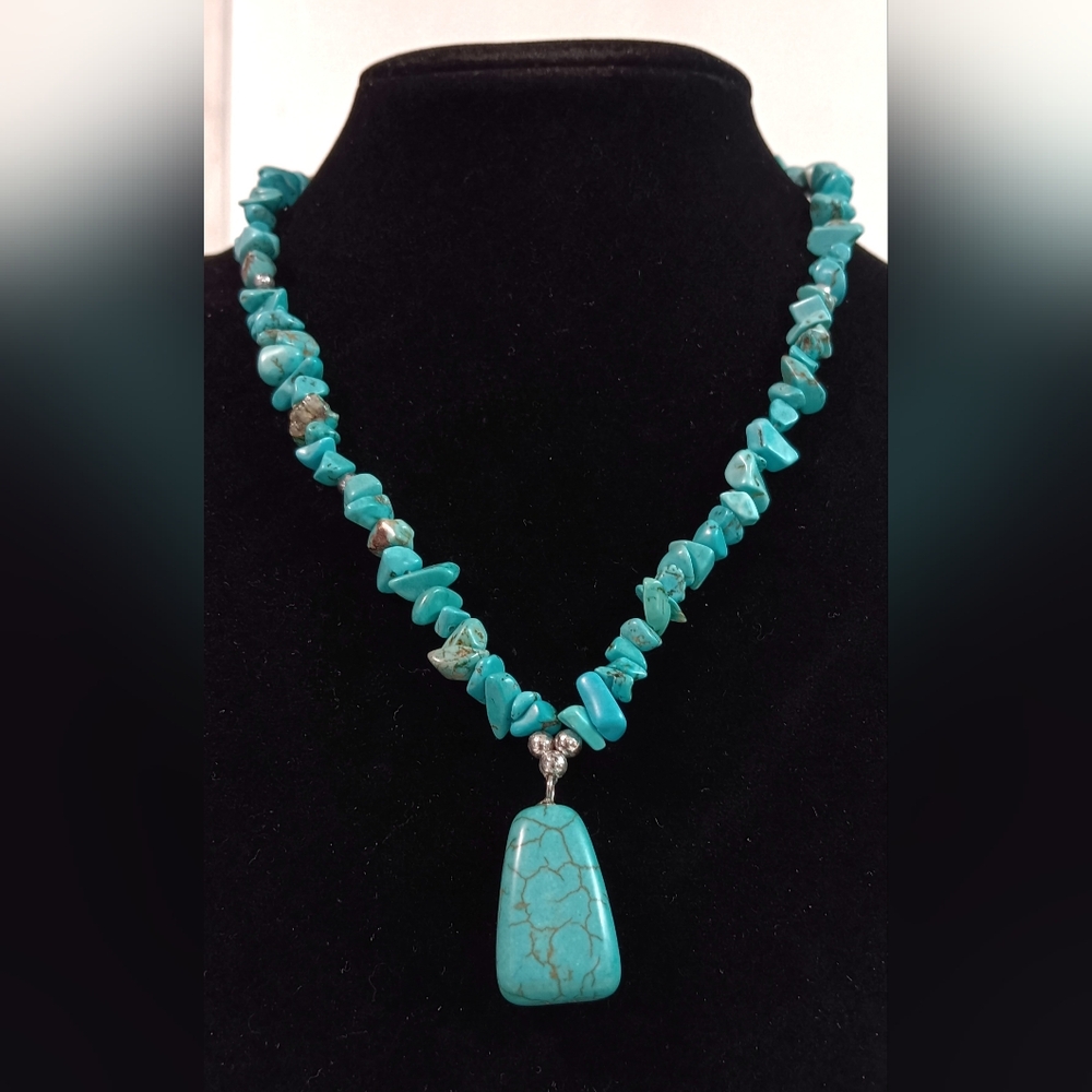 Howlite Turquoise Rocks Beads Pendant Statement Necklace